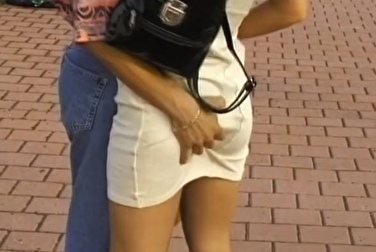 Так возбудились перед поездкой, что трахнулись в туалете поезда