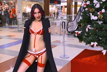Парню-куколду подарю фото у ёлки, а себе — секс в раздевалке Zara
